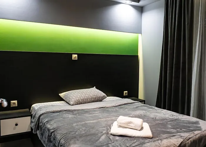 Premium Modern Penthouse Apartment *
